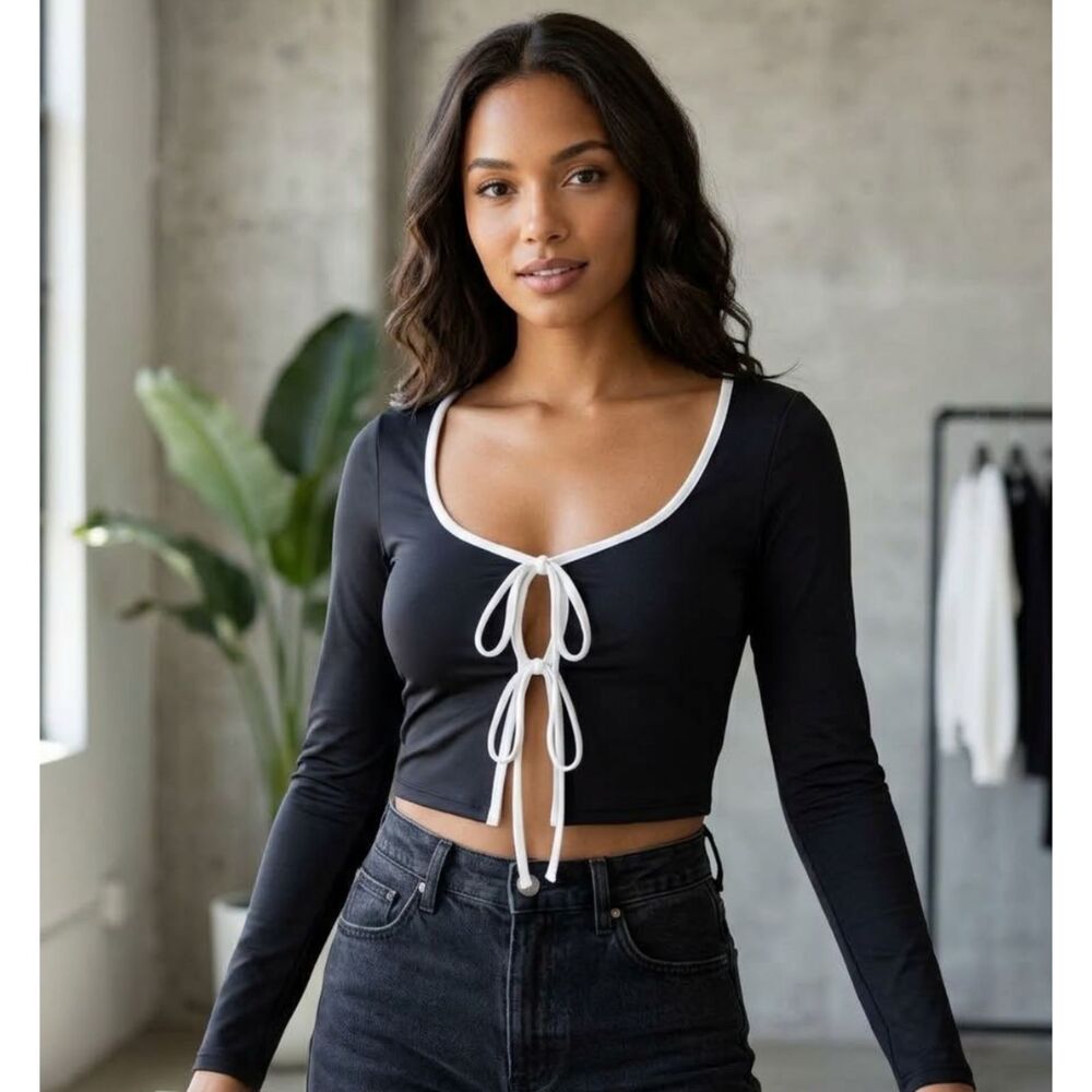 New Live in the Moment Long Sleeve Tie Front Crop Top Women's Size Medium